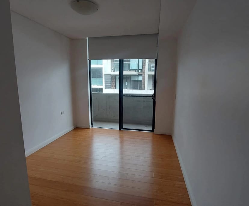 Unfurnished room in a flatshare