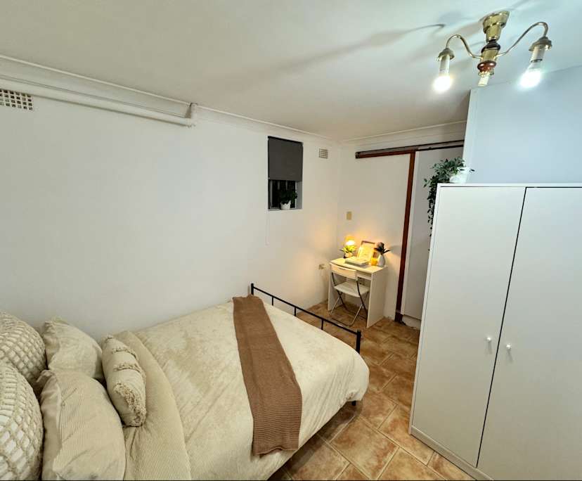 Furnished room in a flatshare