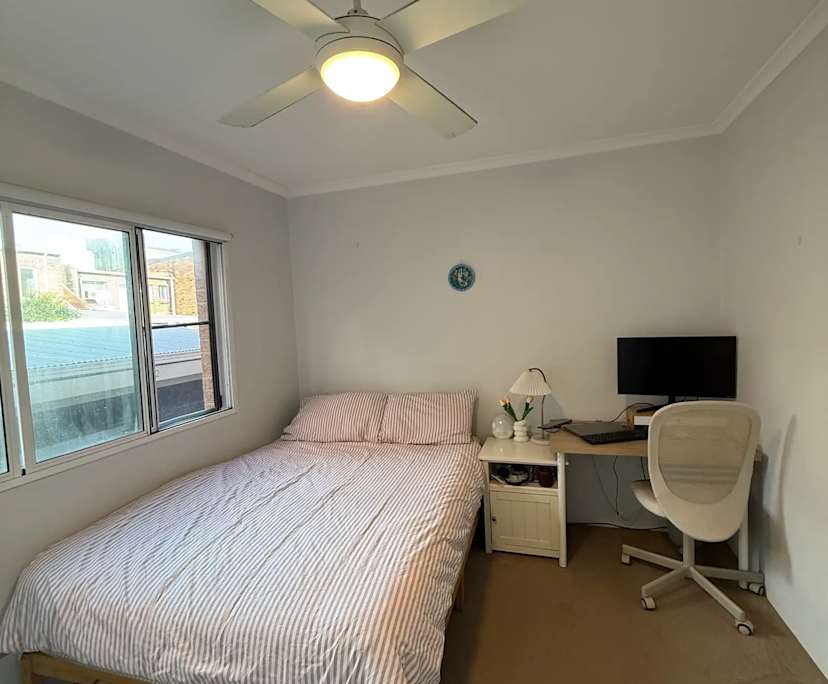 Furnished room in a flatshare