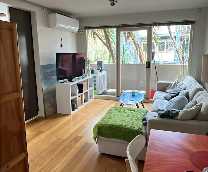 $290, Flatshare, 2 bathrooms, Elwood VIC 3184