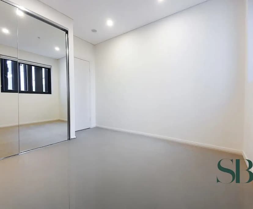 Unfurnished room with own bathroom