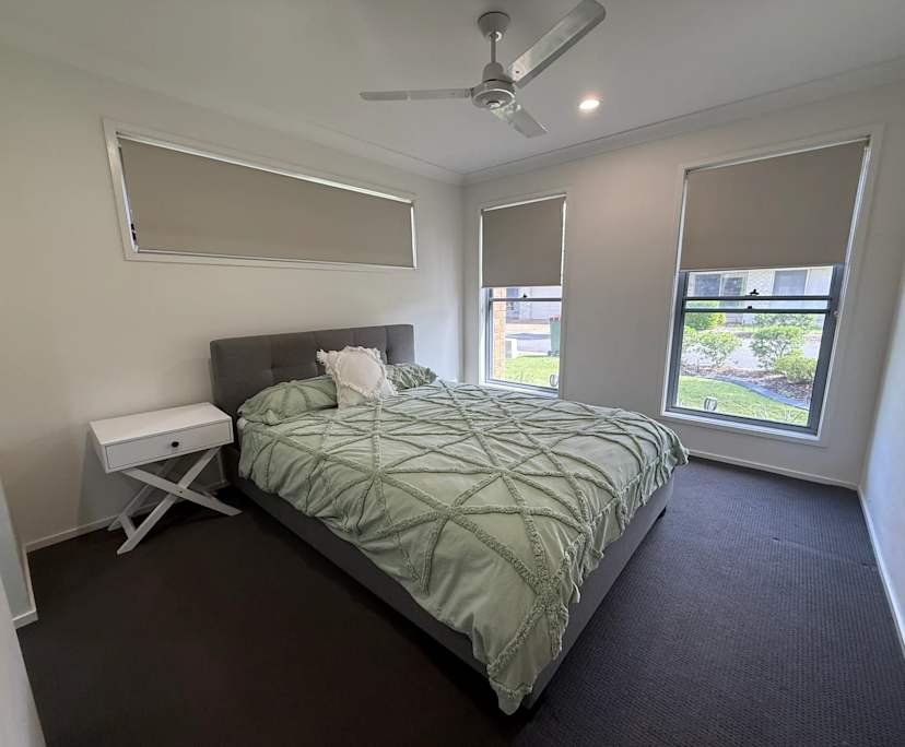 $300, Flatshare, 3 bathrooms, Urangan QLD 4655