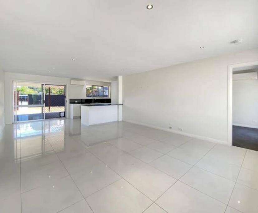 $255, Share-house, 4 bathrooms, Broadbeach Waters QLD 4218