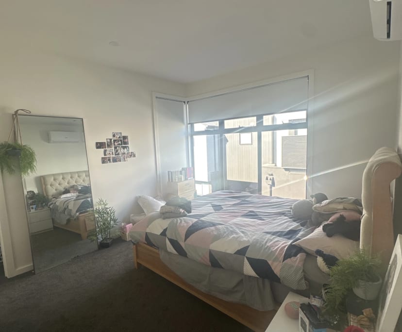 Furnished room in a flatshare