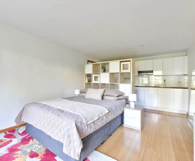 Furnished room studio flat for rent