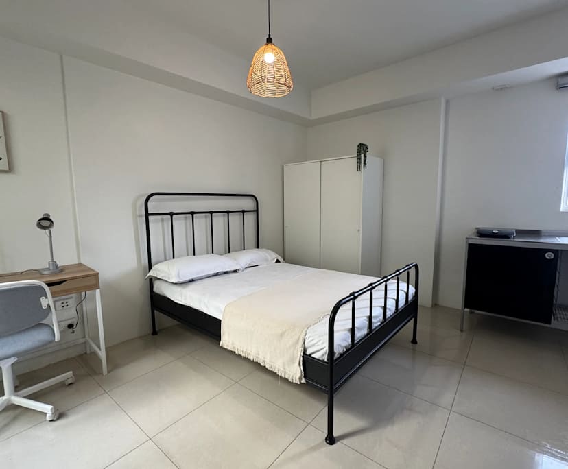 Furnished room with ensuite in a flatshare