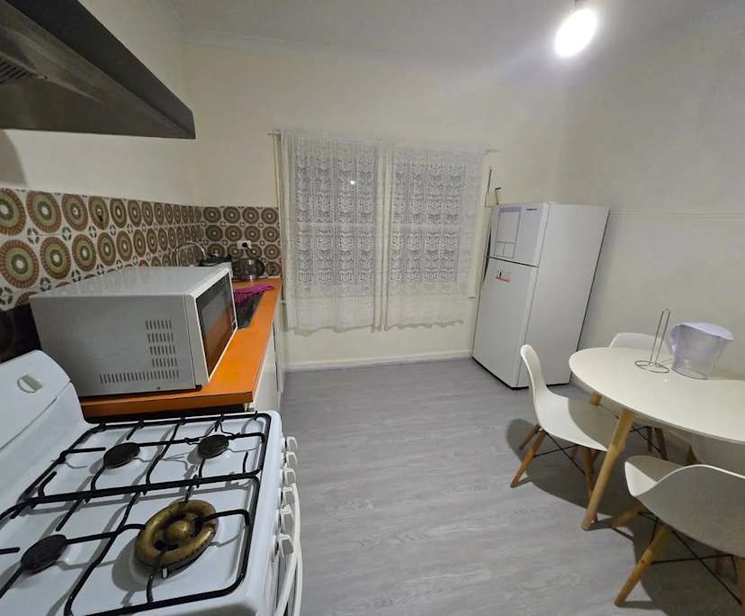 $450, Share-house, 3 bathrooms, Saint James WA 6102