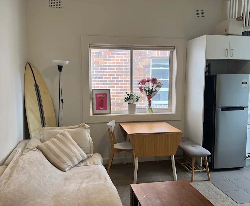 Furnished room in a flatshare