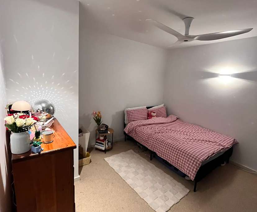 Furnished room in a flatshare