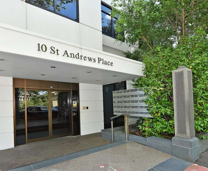 $995, Whole-property, 2 bathrooms, Melbourne VIC 3000