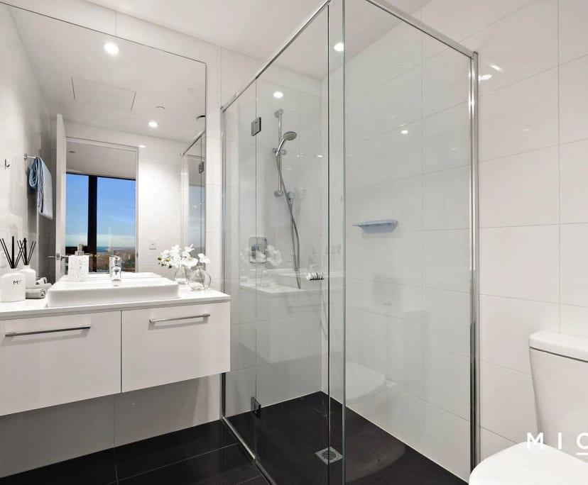 Furnished room with ensuite in a flatshare