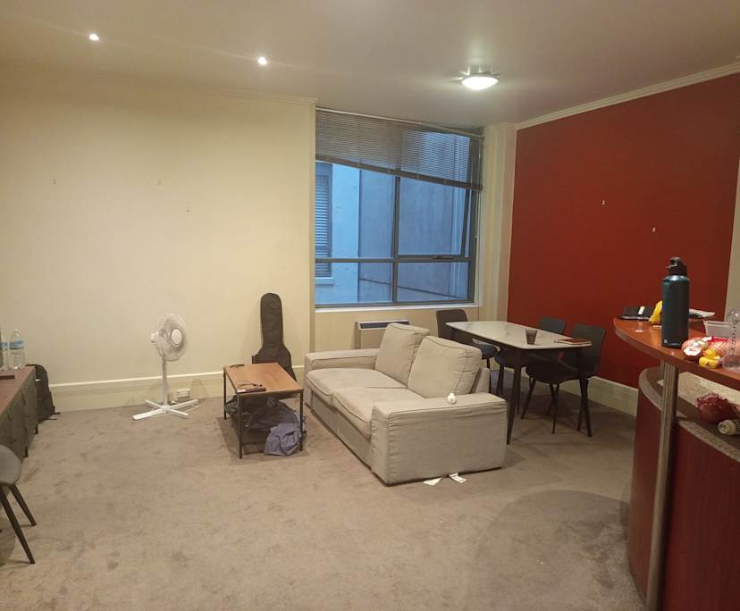 Furnished room in a flatshare