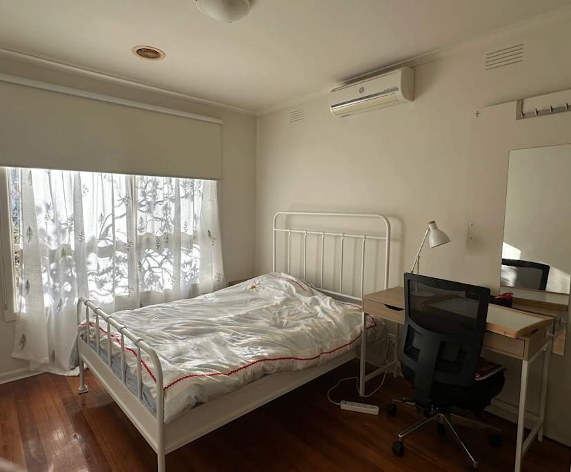 Room in a share house