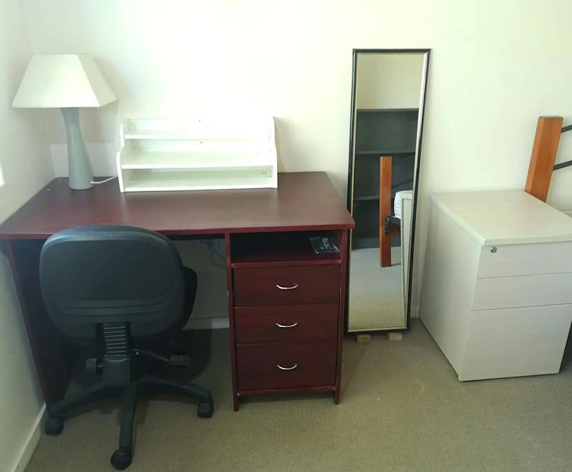 Furnished room in a flatshare
