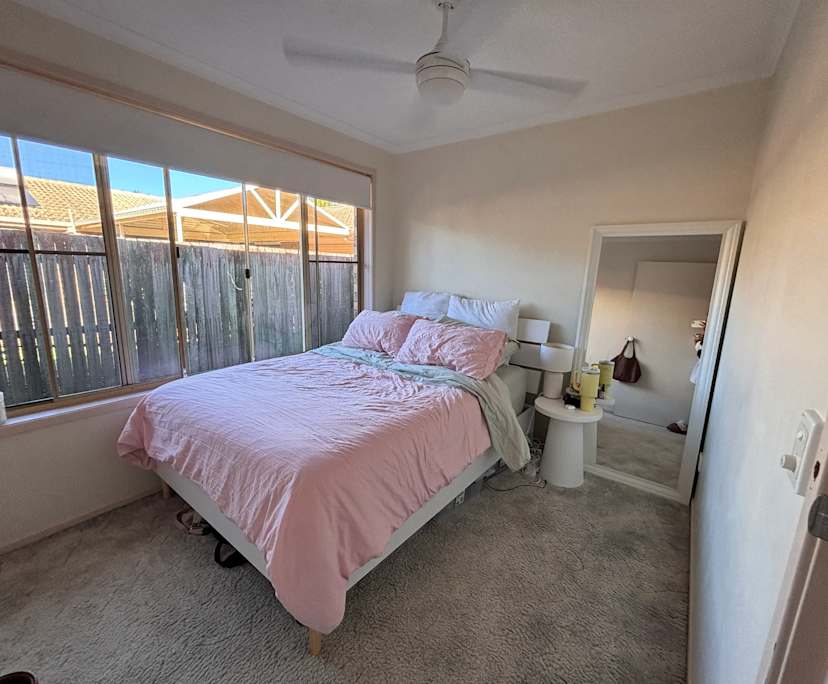 Room in a share house