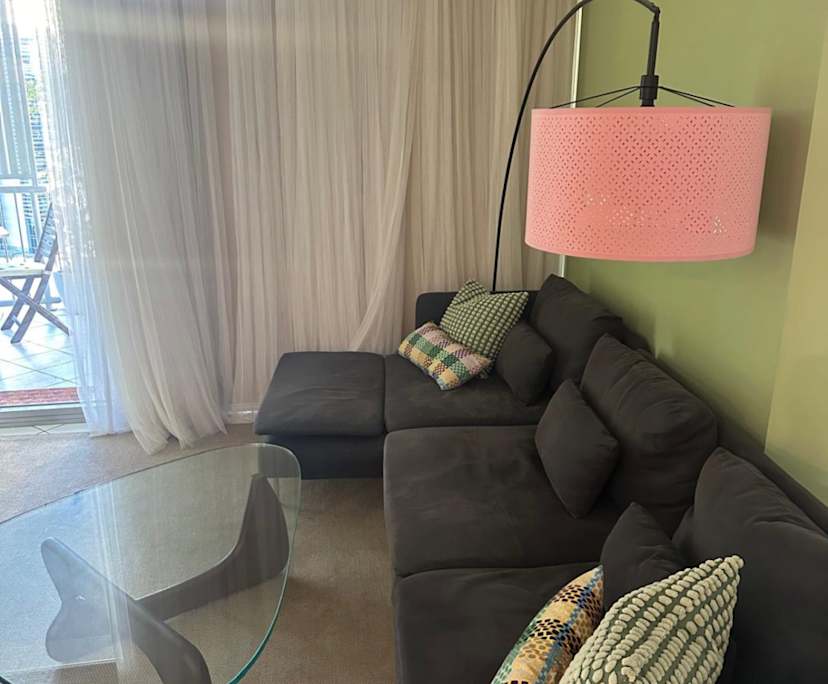 Furnished room in a flatshare