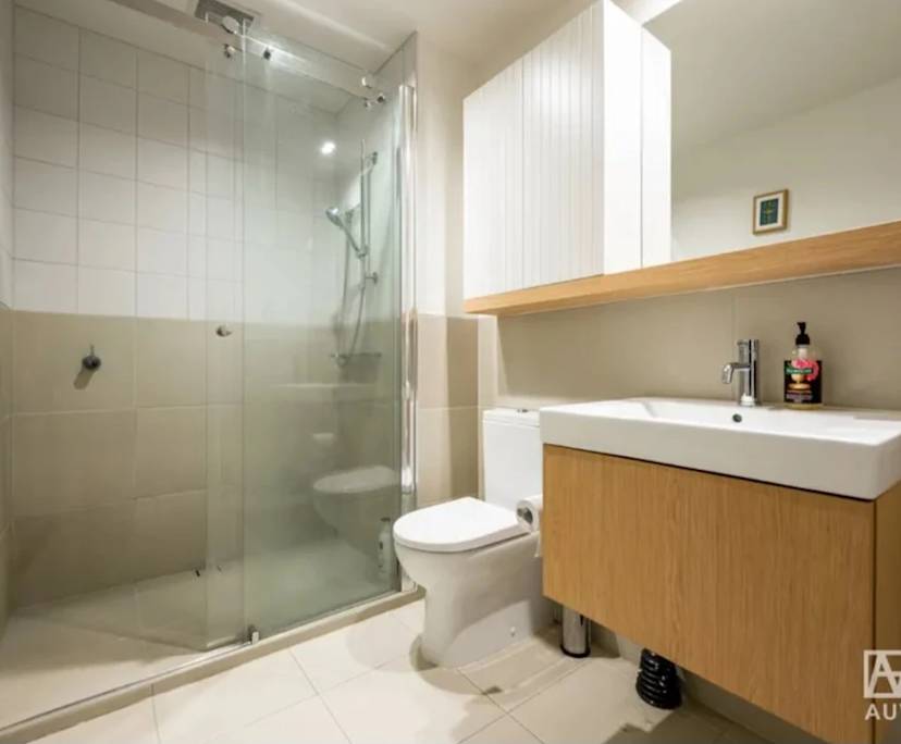 $950, Whole-property, 2 bathrooms, Caulfield North VIC 3161