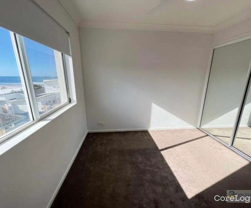 Unfurnished room in a flatshare