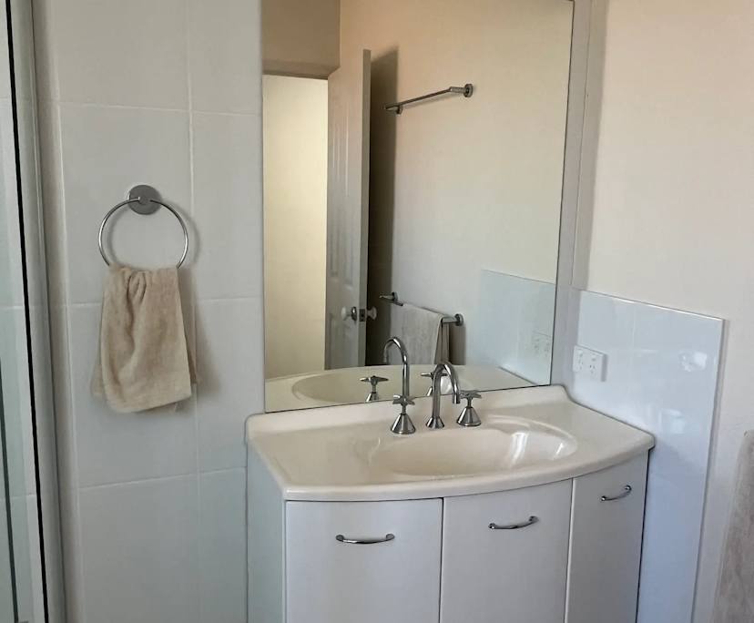 $330, Share-house, 3 bathrooms, Runaway Bay QLD 4216