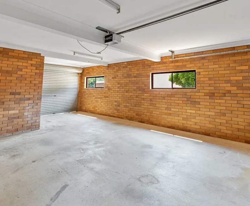 $350, Whole-property, 5 bathrooms, Southport QLD 4215