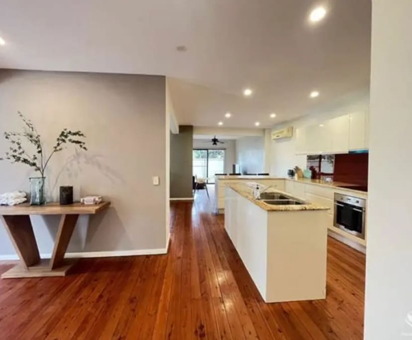 $230, Student-accommodation, 6 bathrooms, Surfers Paradise QLD 4217