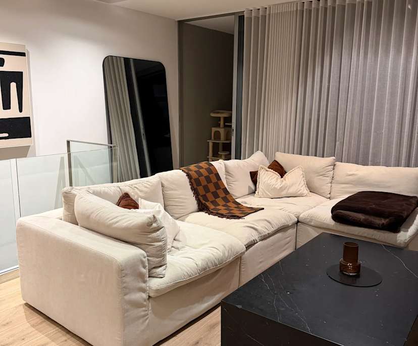 Furnished room in a flatshare