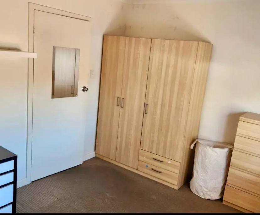 Furnished room in a flatshare