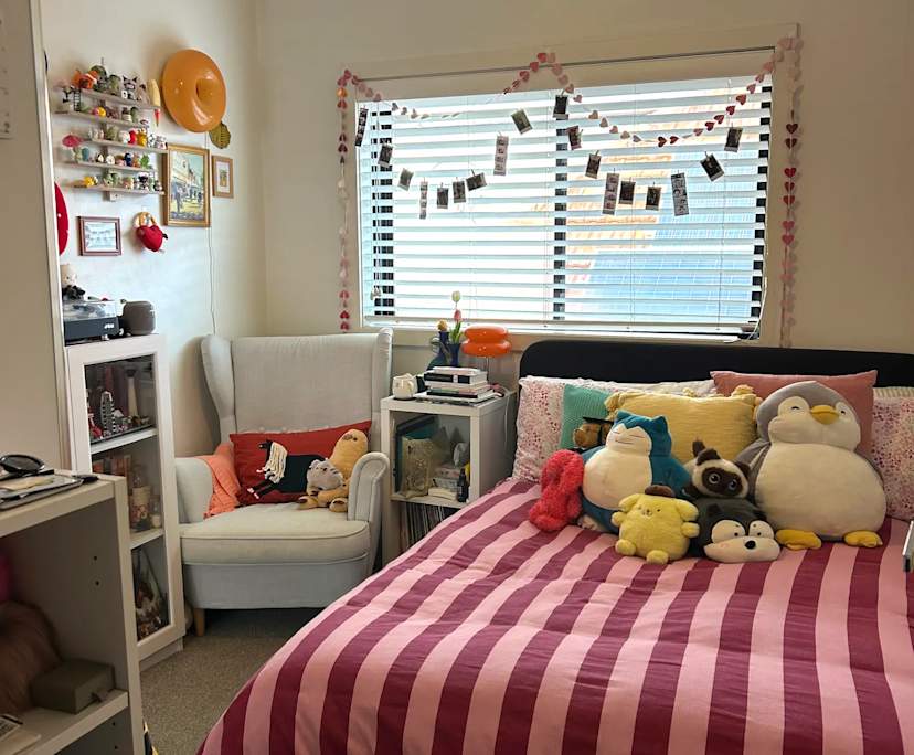 Unfurnished room in a flatshare