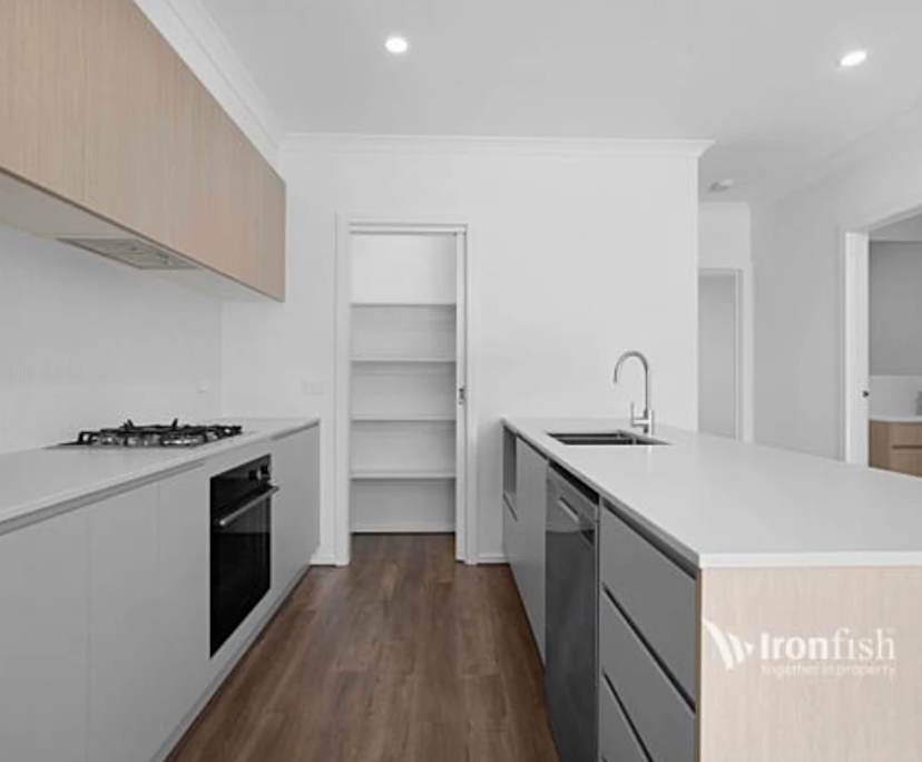 $300, Share-house, 3 bathrooms, Cranbourne West VIC 3977