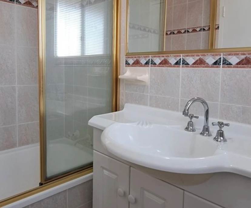 Unfurnished room in a flatshare