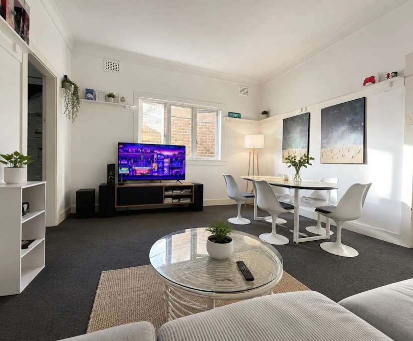 Furnished room in a flatshare