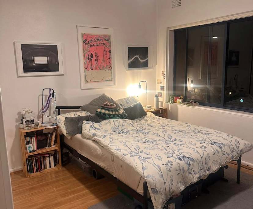 Furnished room in a flatshare
