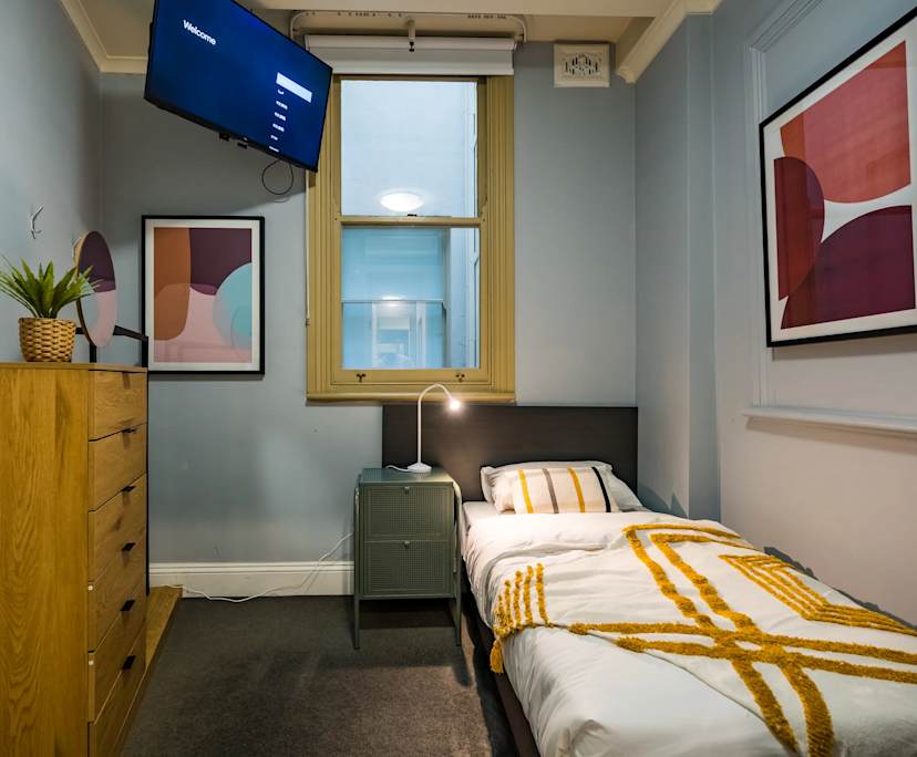 Furnished room studio flat for rent