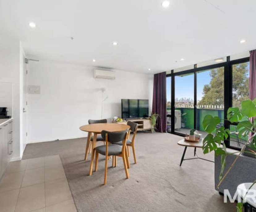 Furnished room in a flatshare