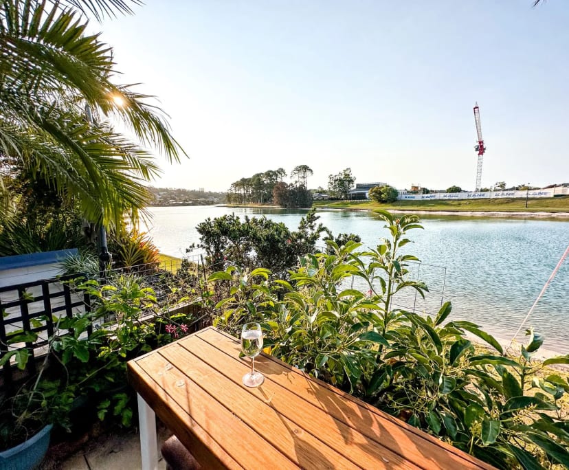 $350, Flatshare, 3 bathrooms, Elanora QLD 4221