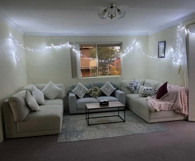 Furnished room in a flatshare