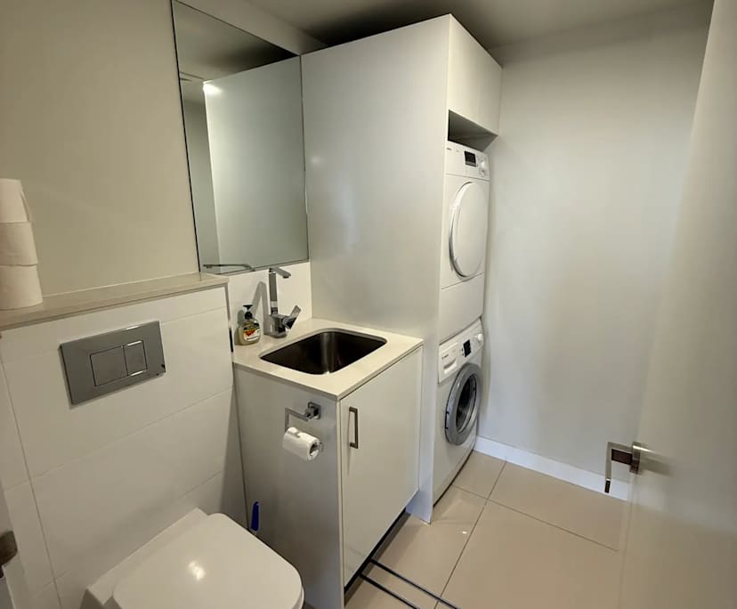 $450, Flatshare, 2 bathrooms, Toowong QLD 4066