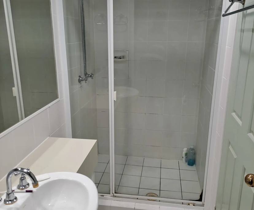 Furnished room with ensuite in a flatshare