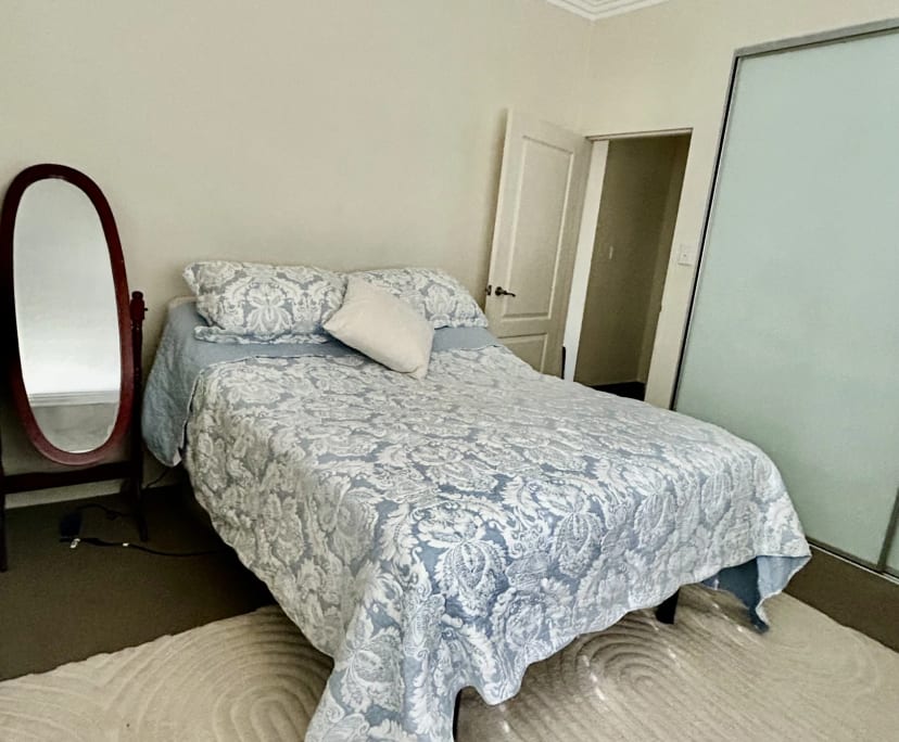 Furnished room with ensuite in a flatshare