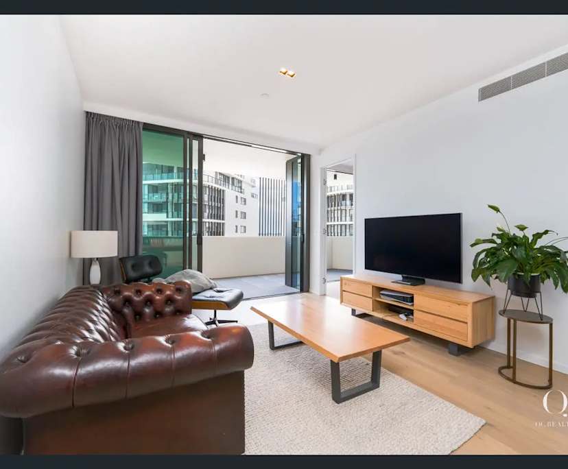 Furnished room with ensuite in a flatshare