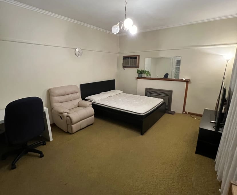 Furnished room in a share house