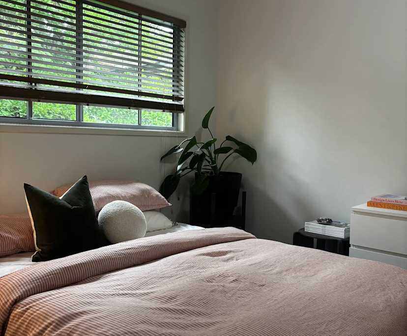 Room in a share house