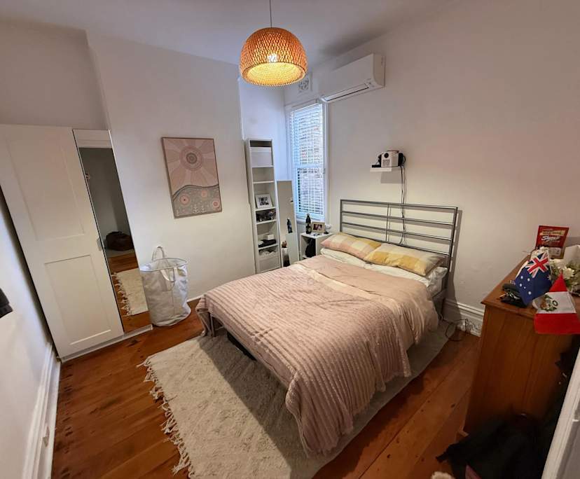 Room in a share house