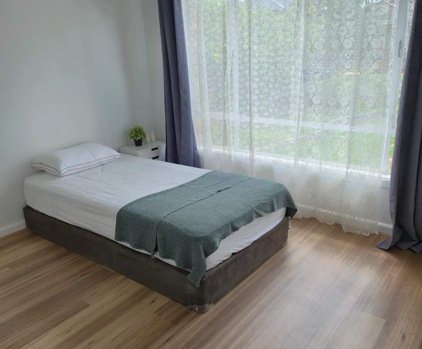 Room in a share house