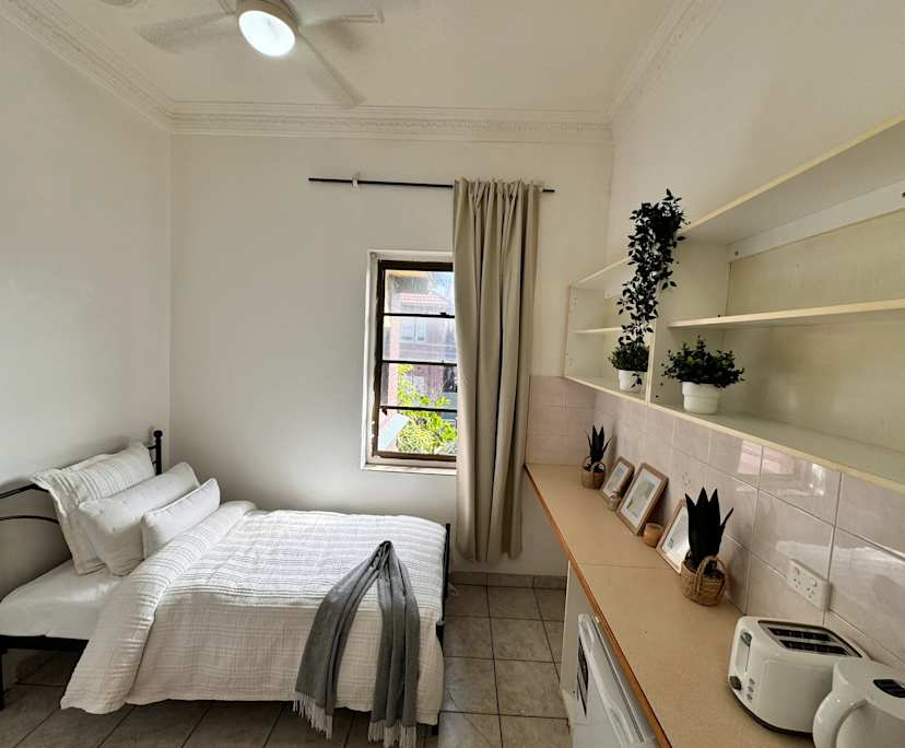 $420, Studio, 1 bathroom, Enmore NSW 2042