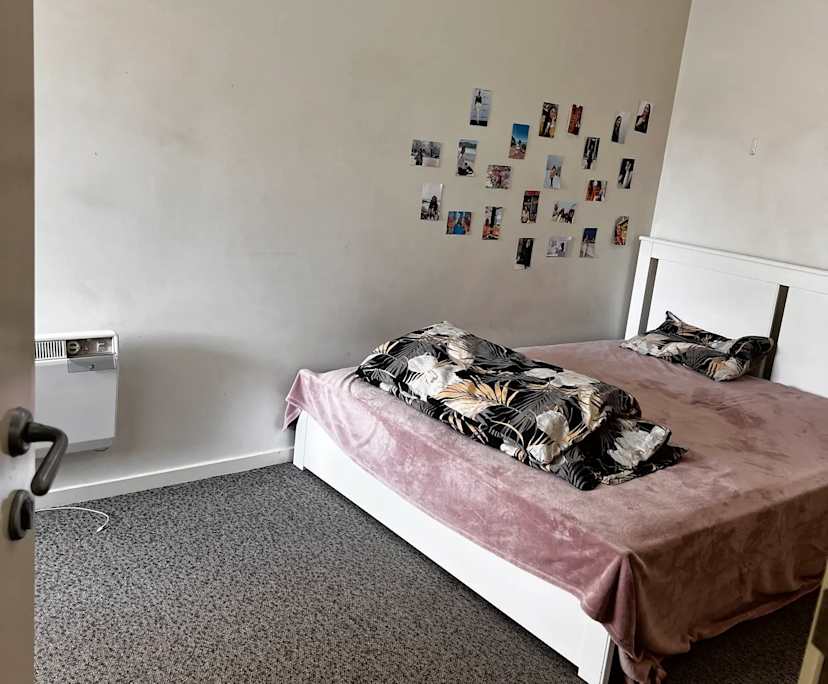 Furnished room with ensuite in a flatshare