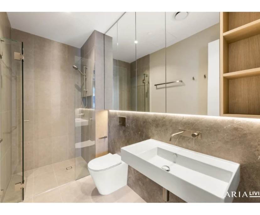 Furnished room with ensuite in a flatshare