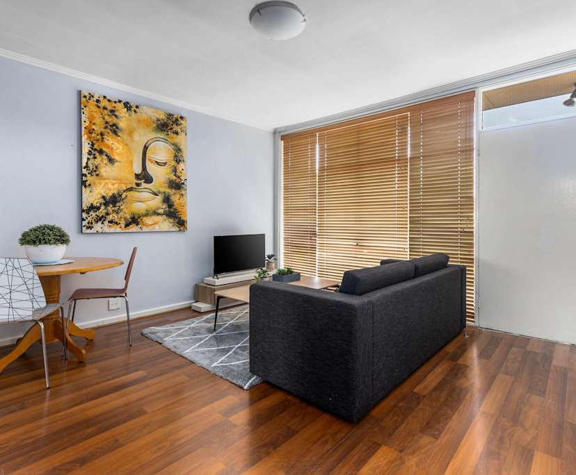 Whole property with 2 rooms for rent