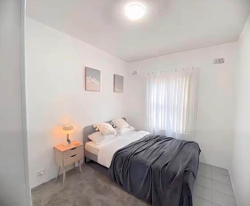 Furnished room in a flatshare