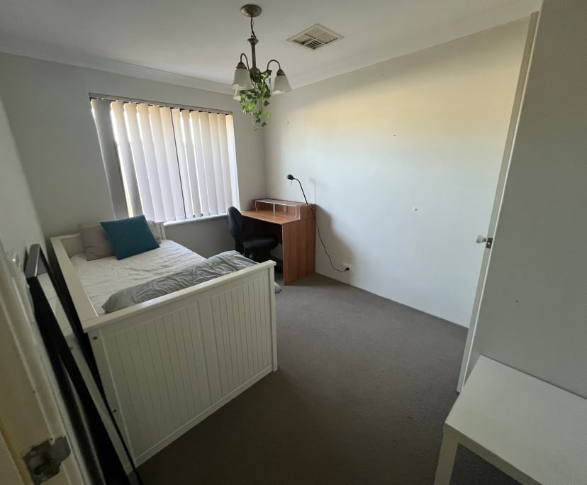 $250, Share-house, 4 bathrooms, Cloverdale WA 6105